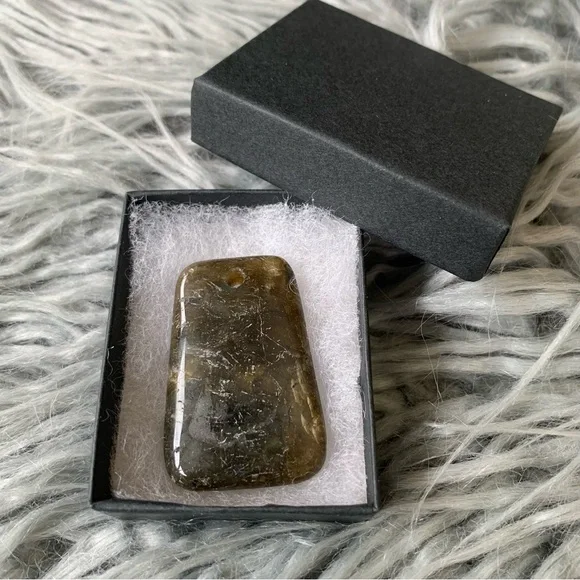 Labradorite Pendant - Picture 2 of 8